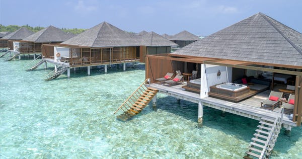 paradise-island-resort-and-spa-jacuzzi-water-villa-01_206
