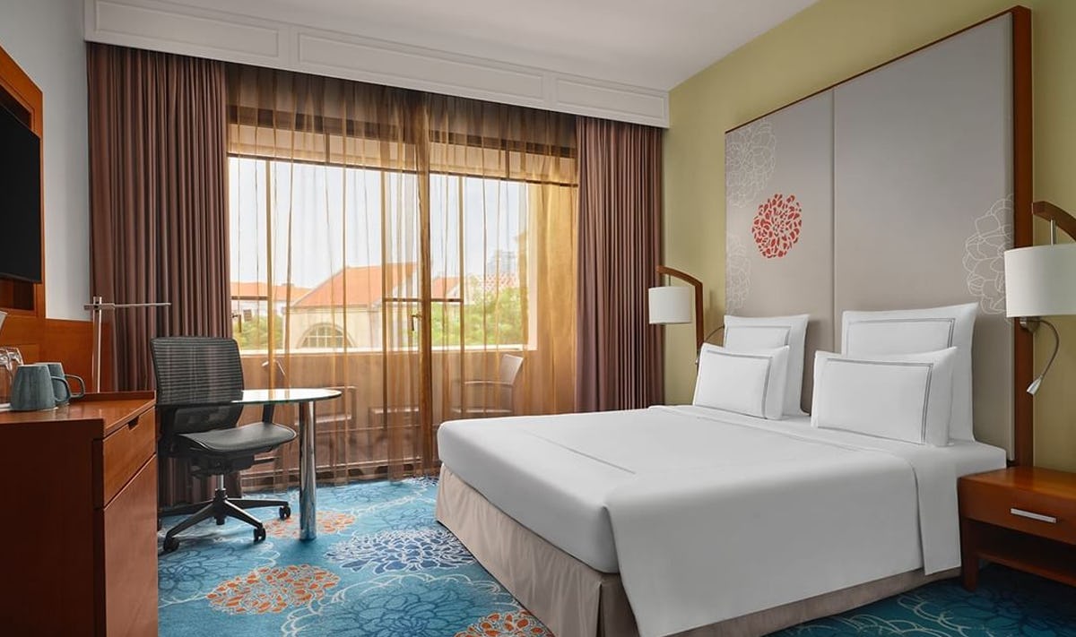 Premier King with Balcony