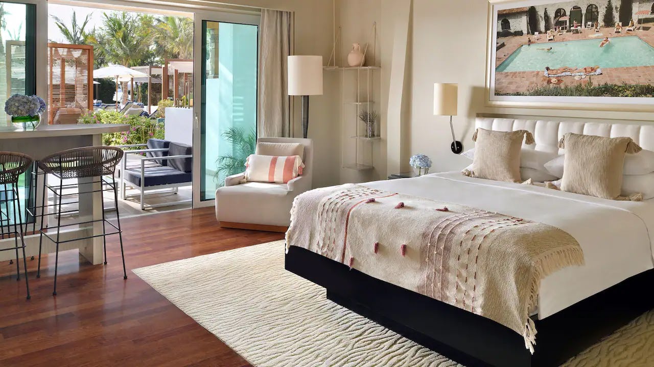 1 King Bed Lagoon Beach