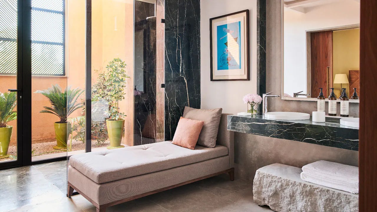 park-hyatt-marrakech-morocco-1-king-bed-accessible-shower-01_13497