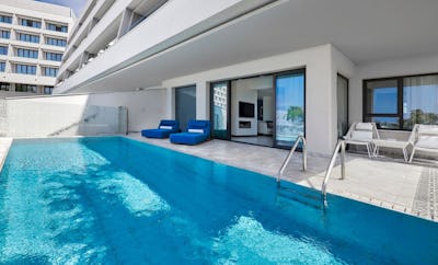 Lifestyle Suite with pool