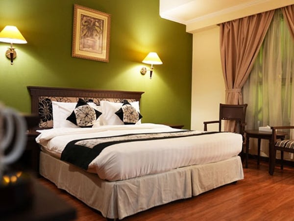 pars-international-hotel-standard-room-king-bed_8025