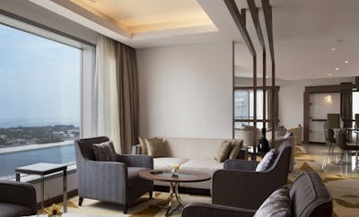 Room With Club Lounge Access