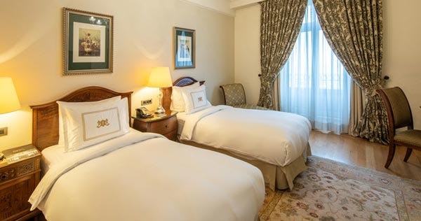 pera-palace-hotel-jumeirah-istanbul-deluxe-golden-horn-twin-room_5474