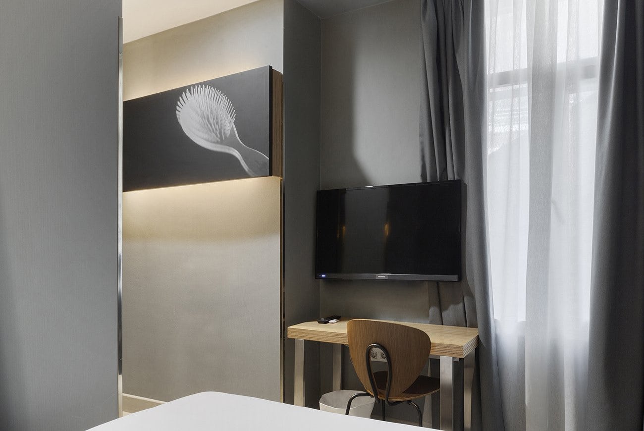 Small Double Room with Interior View