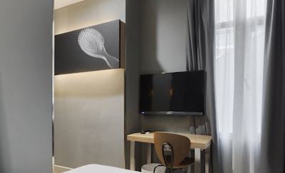 Small Double Room with Interior View