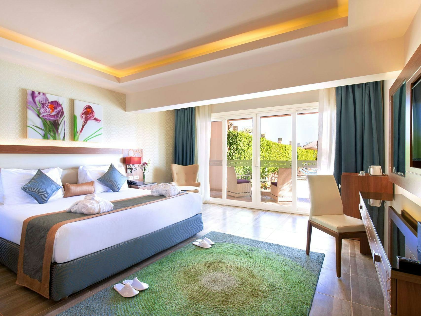 King Suite with Pool View