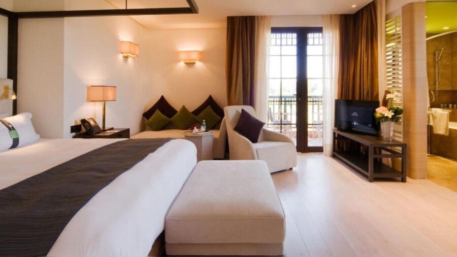 Spacious Golf Course View