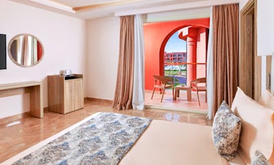 Deluxe Family Room With Garden View