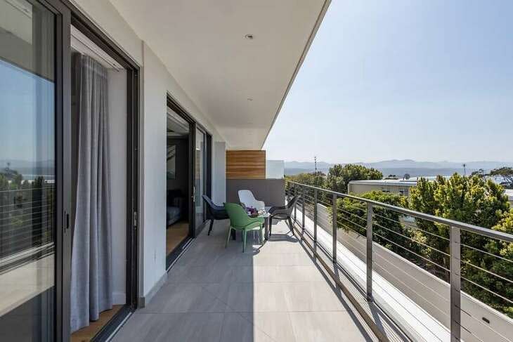 Four-bedroom Luxury Apartment