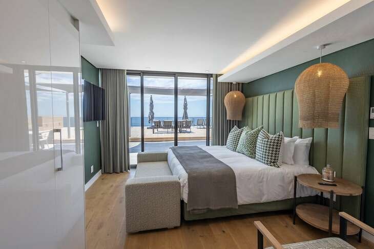 Three-bedroom Luxury Superior Apartment with Swimming Pool