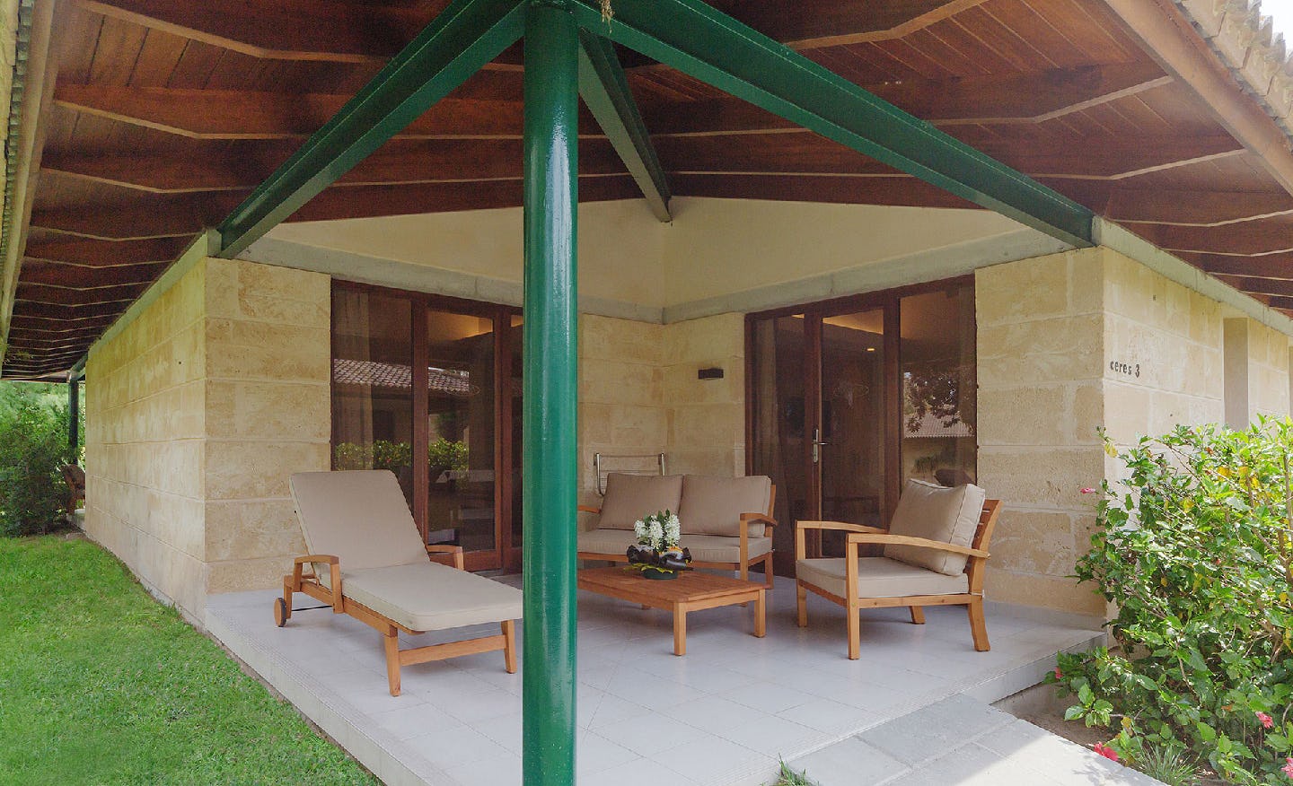 port-blue-club-pollentia-resort-and-spa-spain-village-suite-with-bathtub_11462