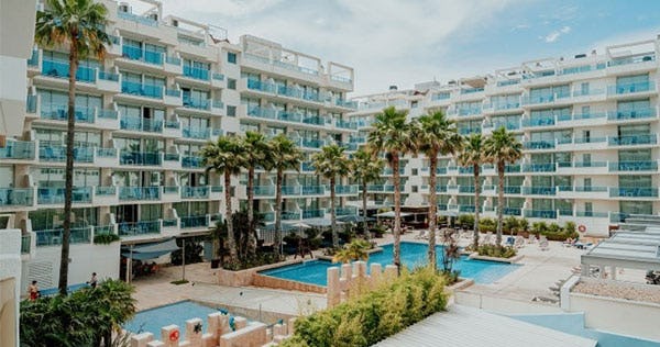 premium-mediterranean-suite-pool-view-blaumar-hotel-02_11417