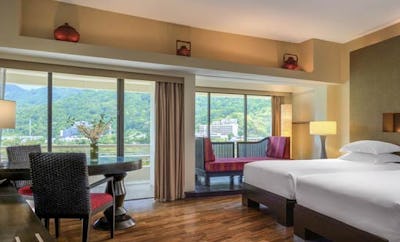 JUNIOR TWIN/KING SUITE GARDEN VIEW