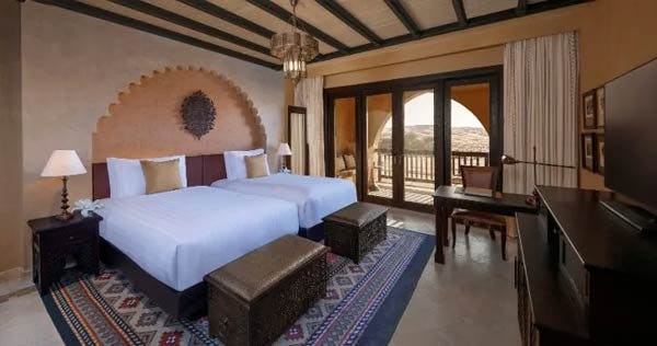 qasr-al-sarab-desert-resort-by-anantara-deluxe-balcony-room-02_2142