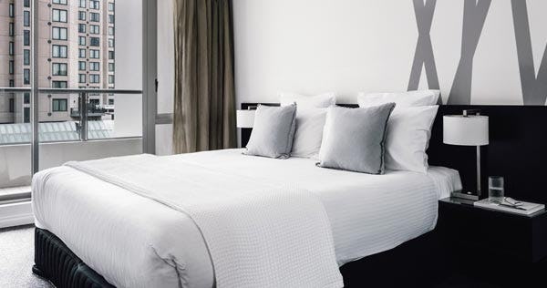 quay-west-suites-melbourne-superior-one-bedroom-suite-01_1169