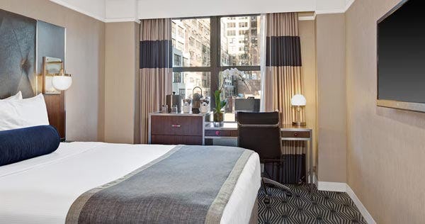 queen-suite-the-new-yorker-a-wyndham-hotel_768