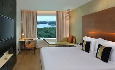 Deluxe Room - Lake View