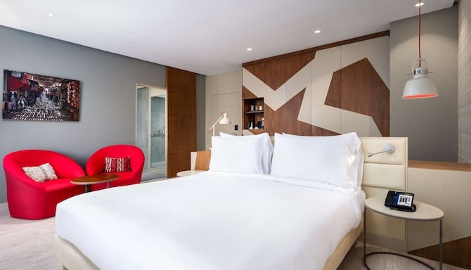 radisson-blu-hotel-marrakech-carre-eden-premium-room-with-balcony-pool-view_9612