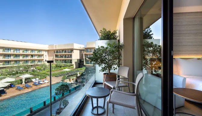 radisson-blu-hotel-marrakech-carre-eden-superior-room-with-balcony-pool-view_9612