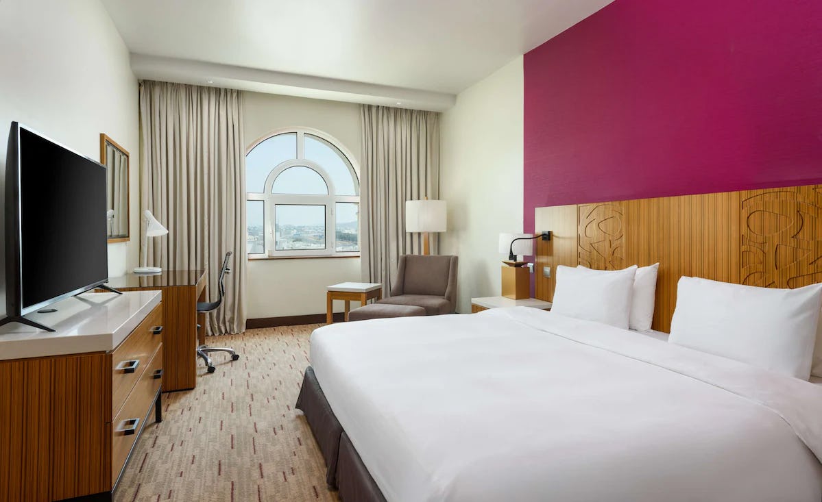 radisson-blu-hotel-muscat-executive-room-with-lounge-access_2218