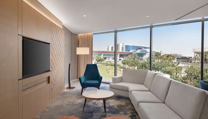 Deluxe Suite with Lounge Access