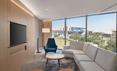 Deluxe Suite with Lounge Access