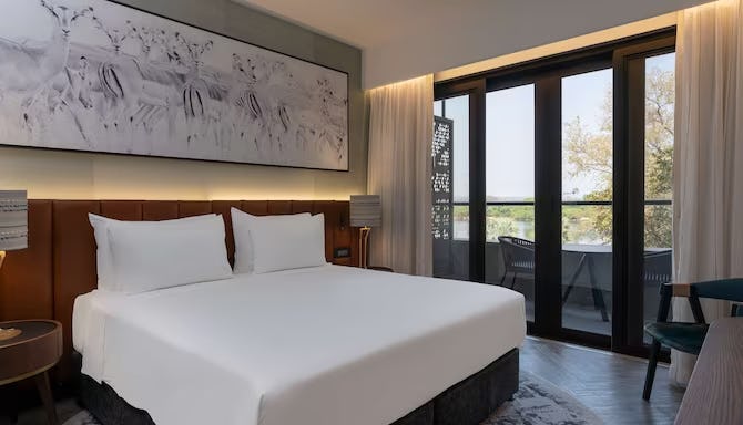 radisson-blu-mosi-oa-tunya-livingstone-resort-premium-suite-with-terrace-zambezi-river-view_12307