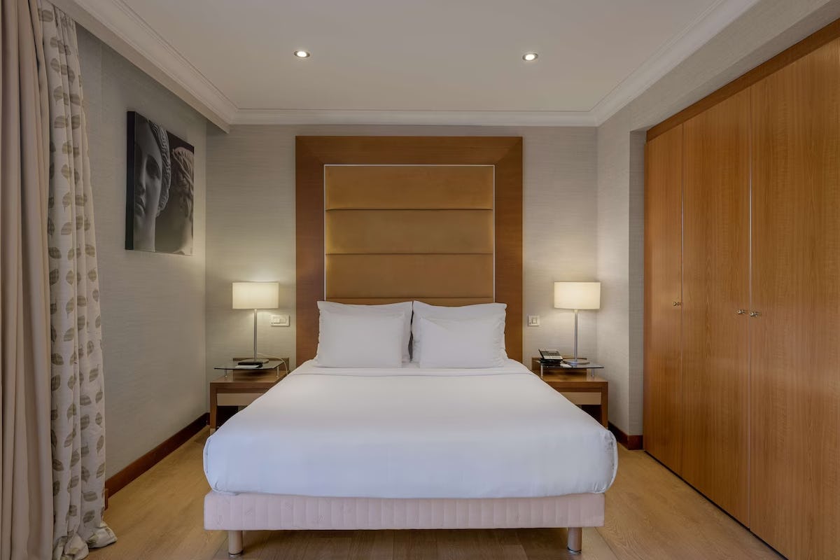 radisson-blu-park-hotel-athens-greece-premium-room-acropolis-view-02_10644