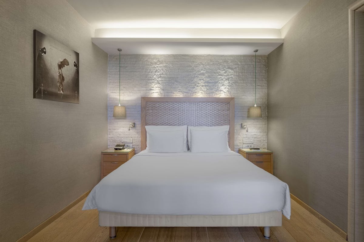 radisson-blu-park-hotel-athens-presidential-suite-park-view-and-balcony-02_10644