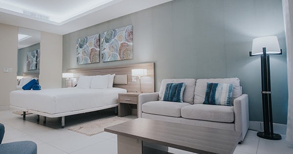 radisson-blu-resort-and-residence-punta-cana-studio-suite-king-bed-01_11167