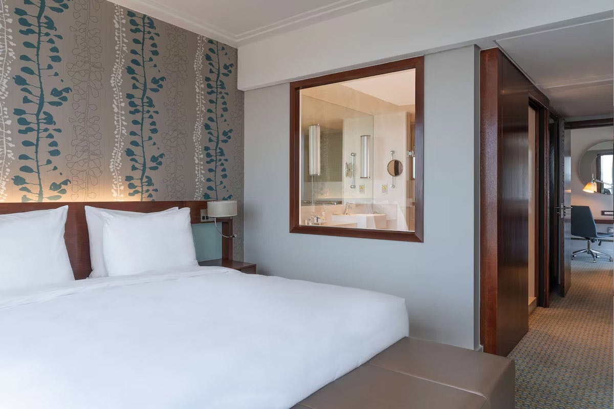 Business Suite with Lounge Access - Park View