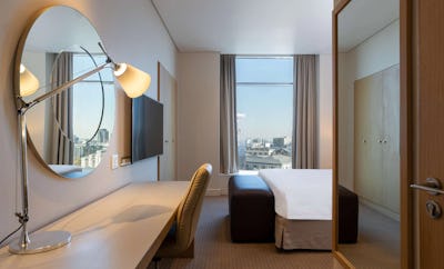 One Bedroom Penthouse Suite - Skyline View