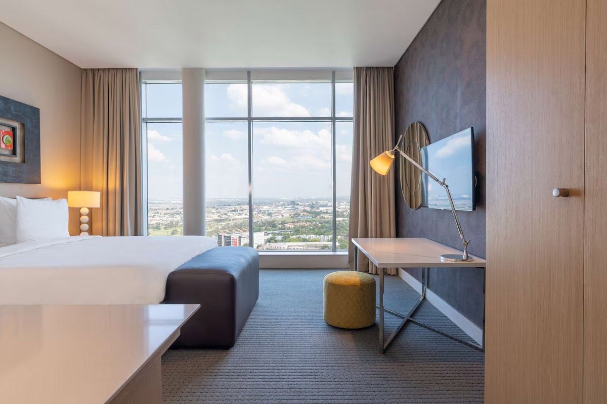 Three Bedroom Penthouse Suite - Skyline View