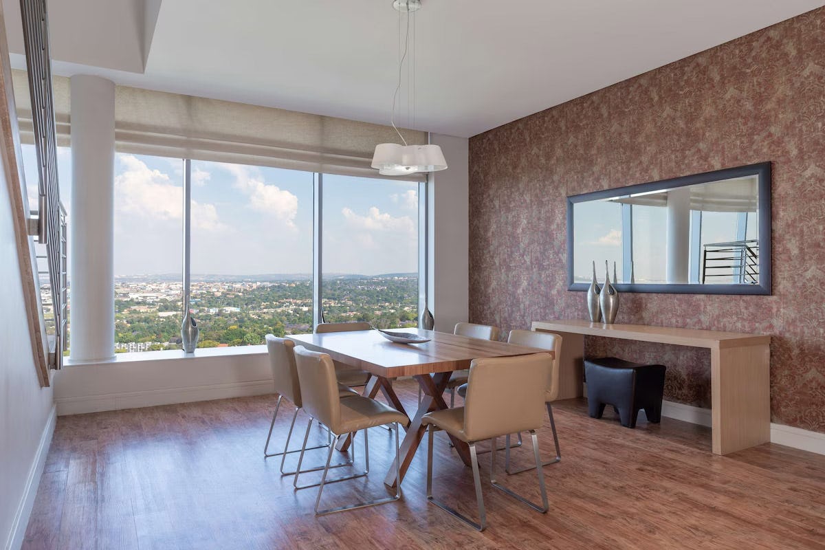 Three Bedroom Penthouse Suite - Skyline View