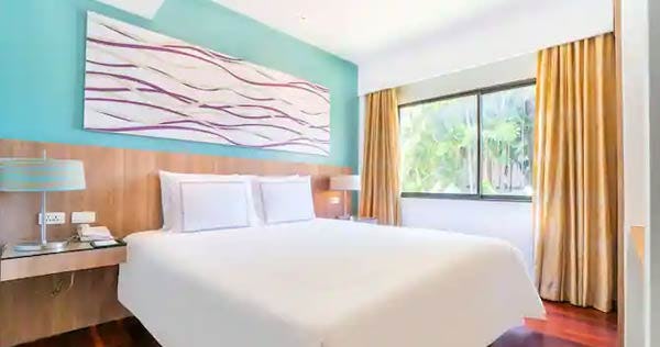 radisson-resort-and-suites-phuket-two-bedroom-suite-with-terrace-pool-view-01_11567