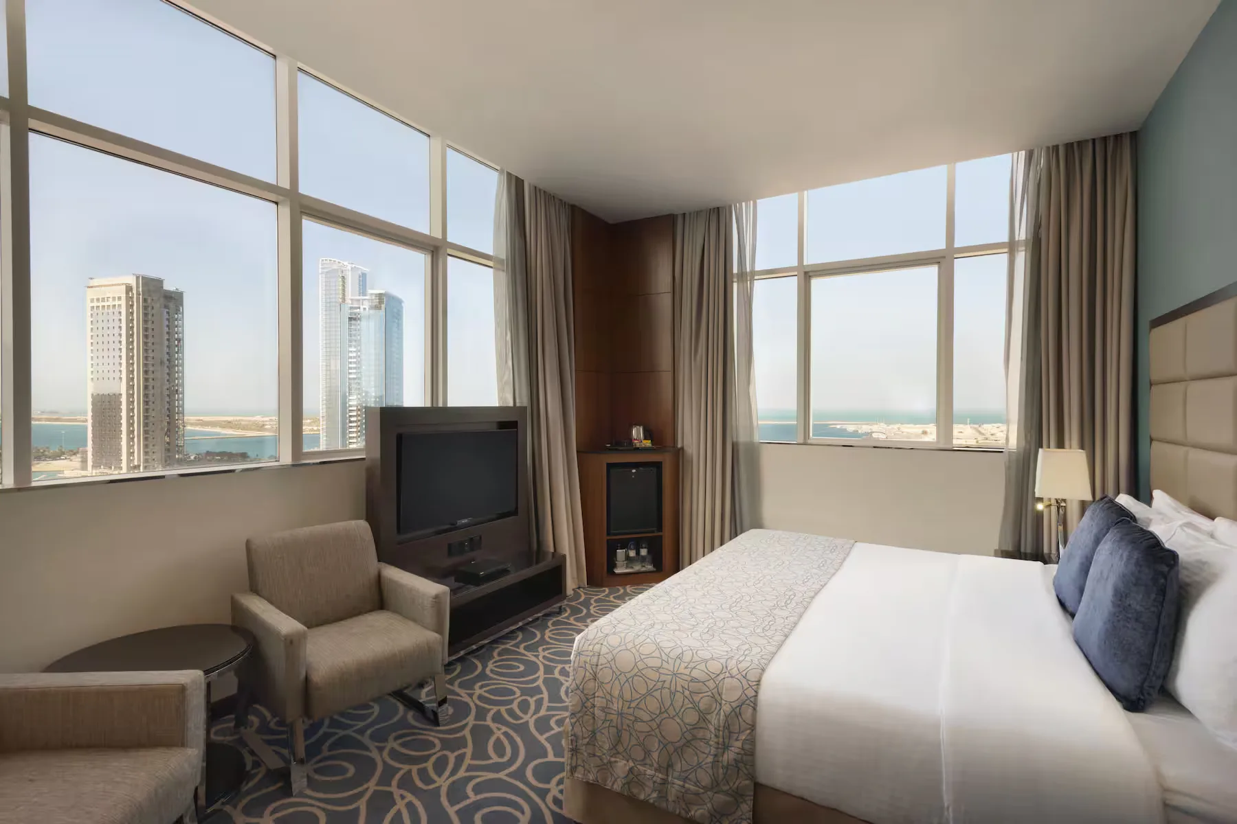 ramada-by-wyndham-abu-dhabi-corniche-1-double-bed-suite_7610
