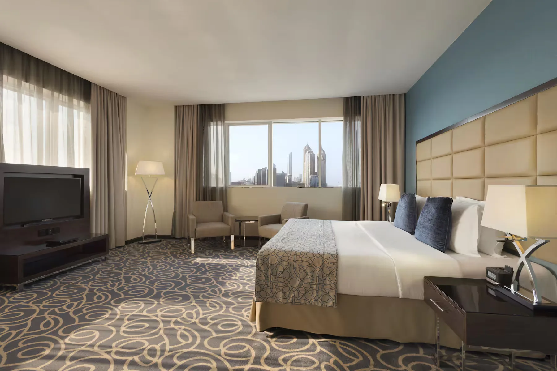 ramada-by-wyndham-abu-dhabi-corniche-executive-city-view-1-king-bed_7610