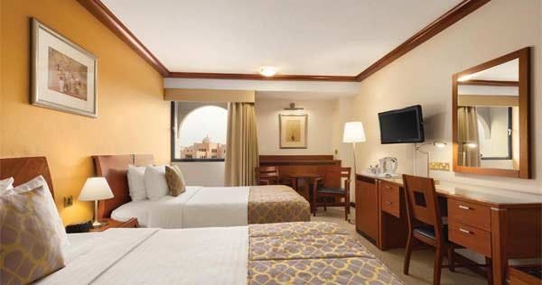 ramada-by-wyndham-bahrain-two-twin-beds-deluxe-room-non-smoking-01_8039