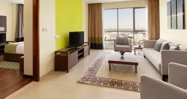 ramada-by-wyndham-downtown-dubai-1-king-bedroom-apartment-city-view-smoking_3236