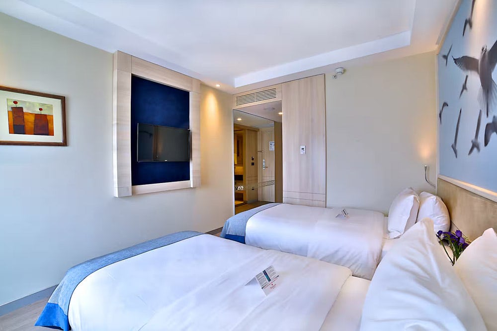 ramada-by-wyndham-istanbul-old-city-istanbul-turkey-2-twin-beds-non-smoking-room_1871