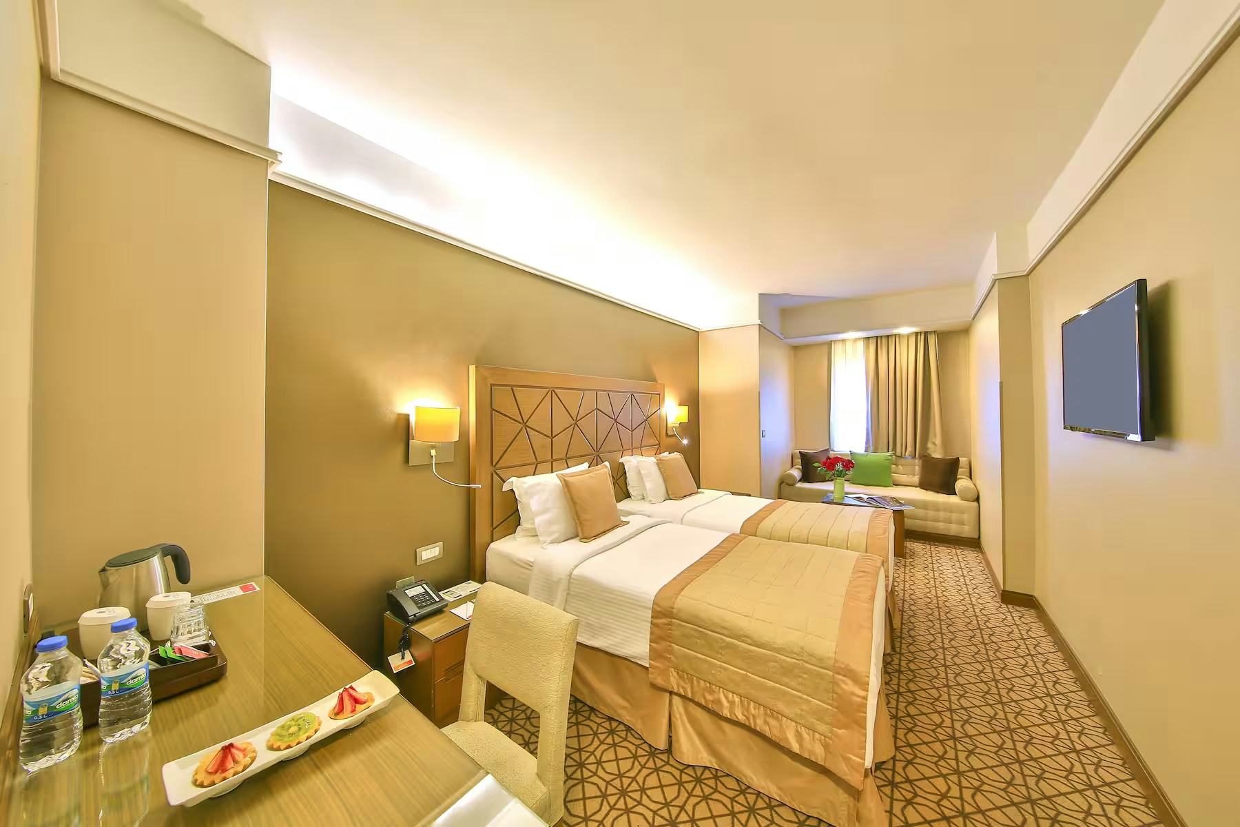 ramada-by-wyndham-istanbul-taksim-2-twin-beds-superior-room_10649