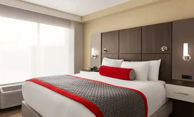 KING EXECUTIVE SUITE
