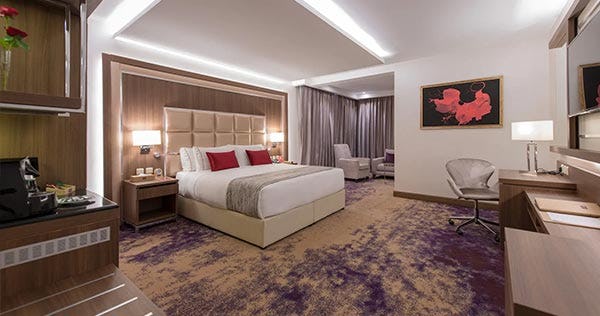 1 King Bed Junior Suite