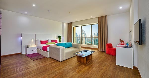 ramada-hotel-and-suites-by-wyndham-jbr-dubai-deluxe-room_6657