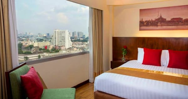 King Bed Plaza City View Suite