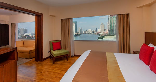 King Bed Plaza River View Suite