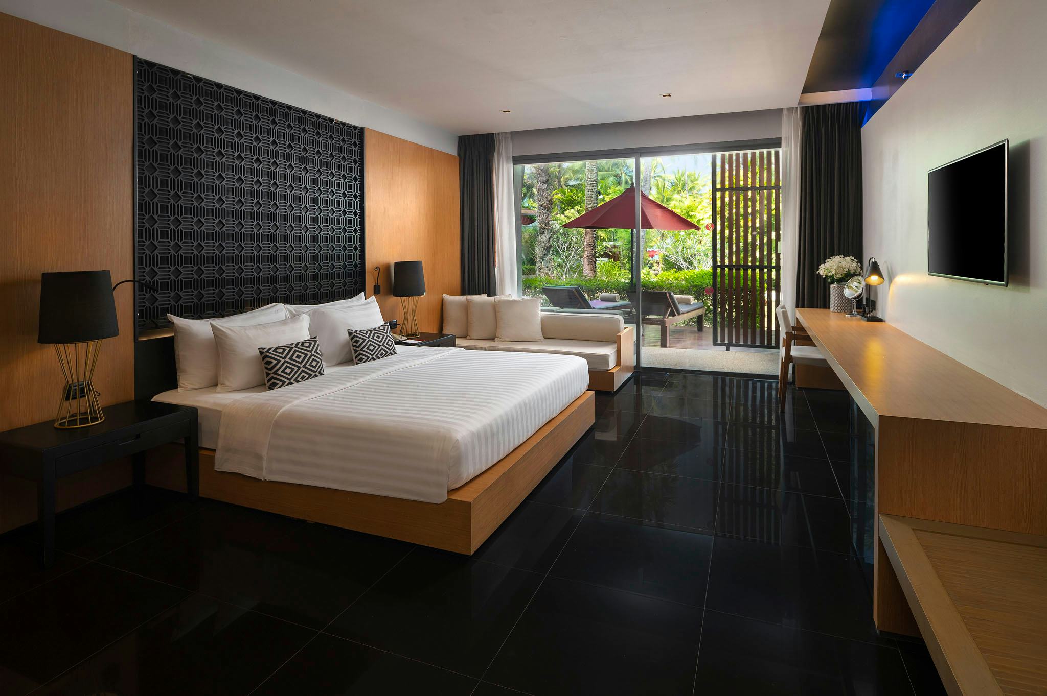 Deluxe Jet Tub Lanai Room