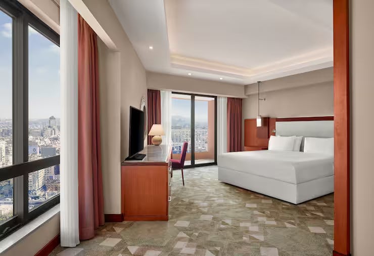 King Executive Corner Room with City View