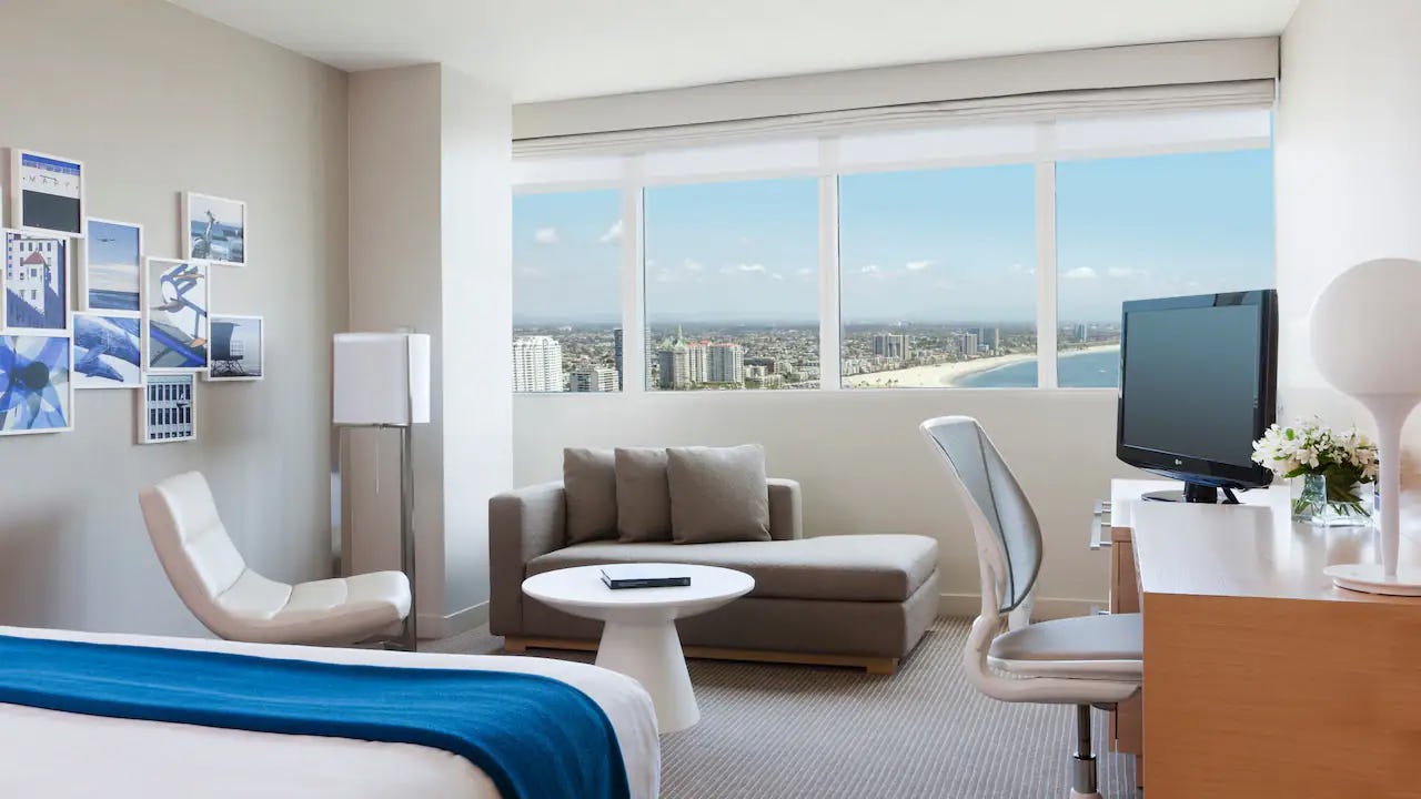 regency-long-beach-los-angeles-usa-1-king-bed-with-partial-beach-view-01_3684